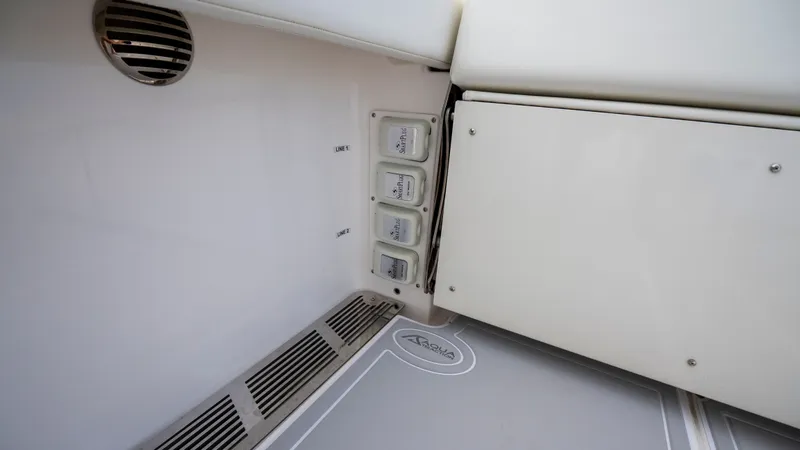 Slide: The Image of Everglades 395 Center Console 2022 - 96