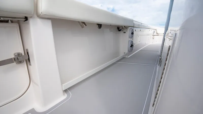 Slide: The Image of Everglades 395 Center Console 2022 - 98
