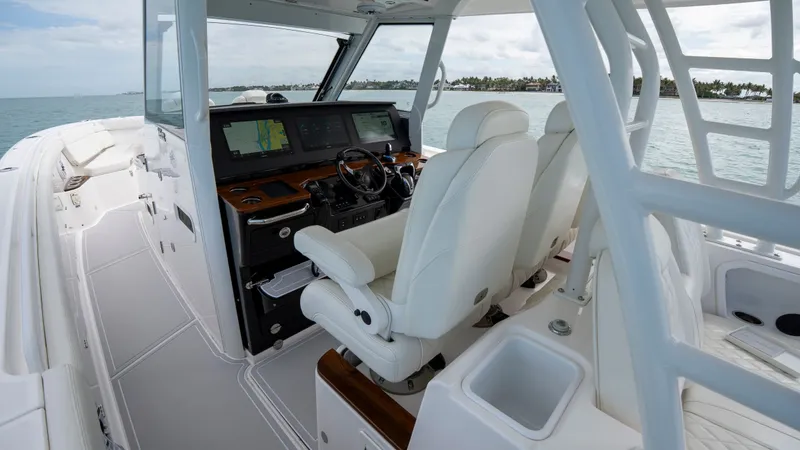 Slide: The Image of Everglades 395 Center Console 2022 - 99