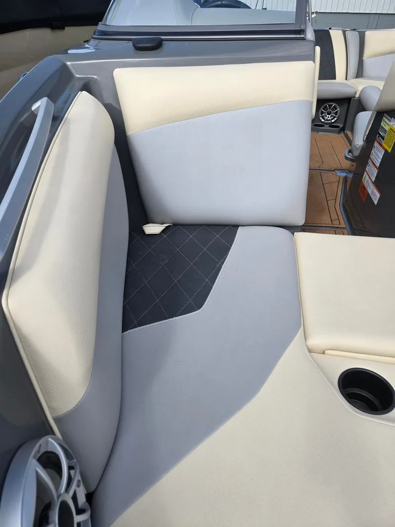 Slide: The Image of Tigé R20 2018 - 5
