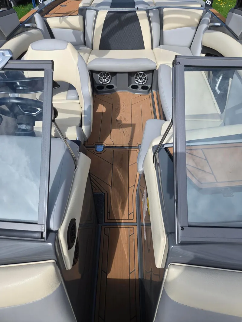 Slide: The Image of Tigé R20 2018 - 7