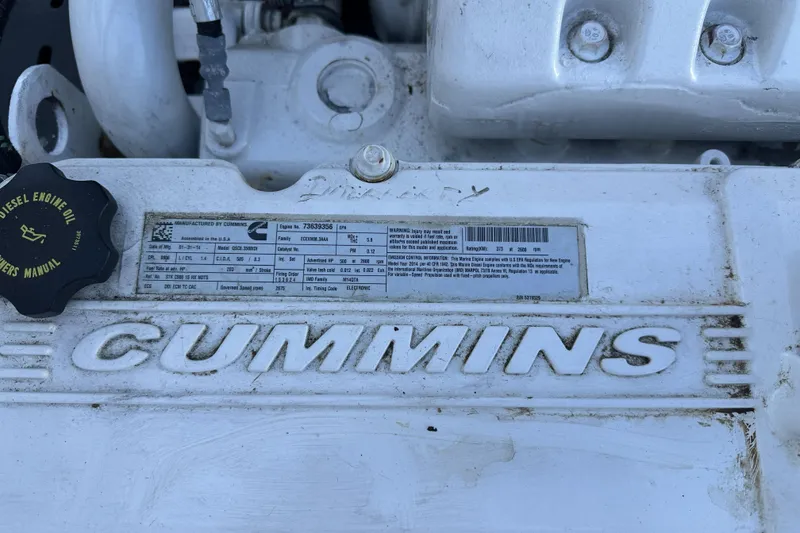 Slide: The Image of Cummins engine detail on a 1990 Seeway 31, featuring specifications and diesel oil cap. - 14