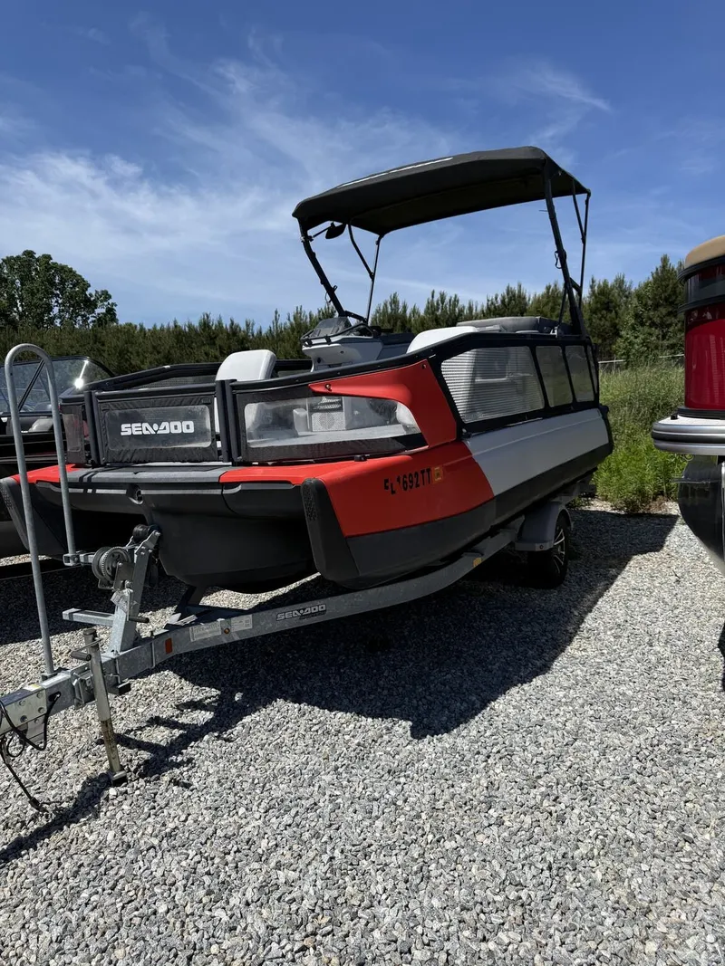 The Image of Sea-Doo Switch Sport 21 FOOT-230HP 2023 - 1