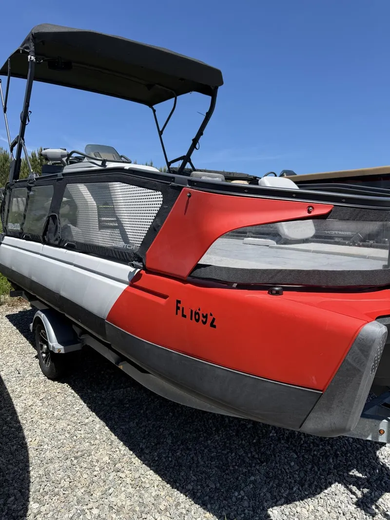 Slide: The Image of Sea-Doo Switch Sport 21 FOOT-230HP 2023 - 3