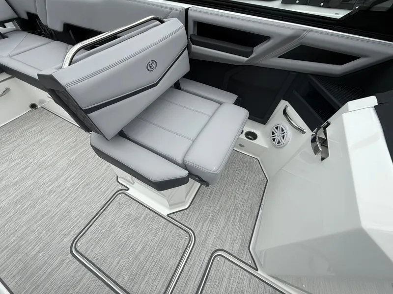 Slide: The Image of Cobalt R8 Surf 2026 - 797