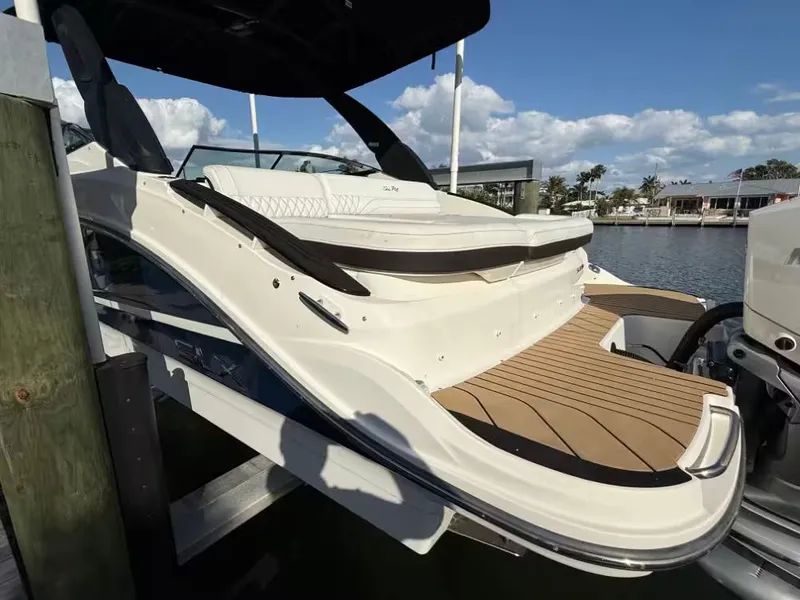 Slide: The Image of Sea Ray SLX 260 Outboard 2023 - 10