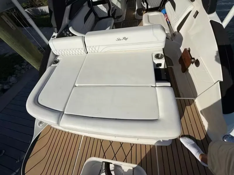 Slide: The Image of Sea Ray SLX 260 Outboard 2023 - 15