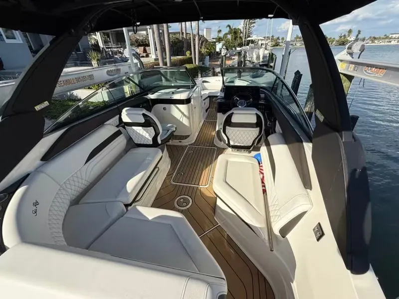 Slide: The Image of Sea Ray SLX 260 Outboard 2023 - 16