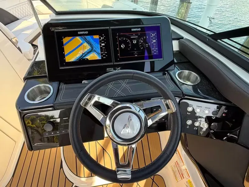 Slide: The Image of Sea Ray SLX 260 Outboard 2023 - 20