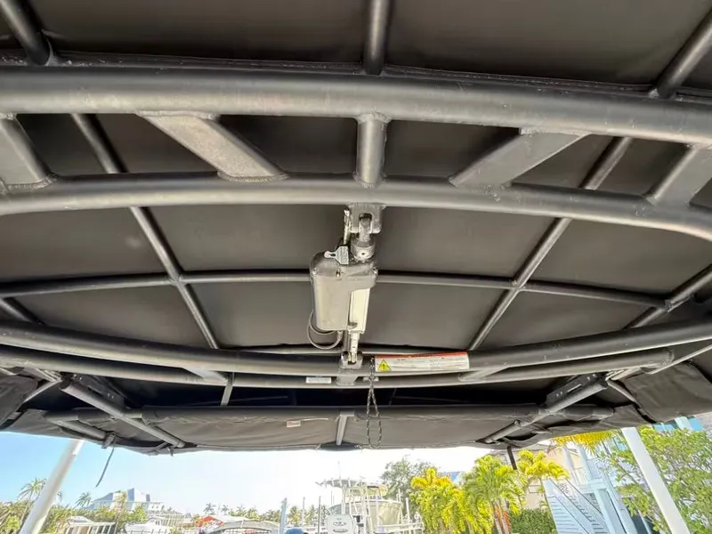 Slide: The Image of Sea Ray SLX 260 Outboard 2023 - 21