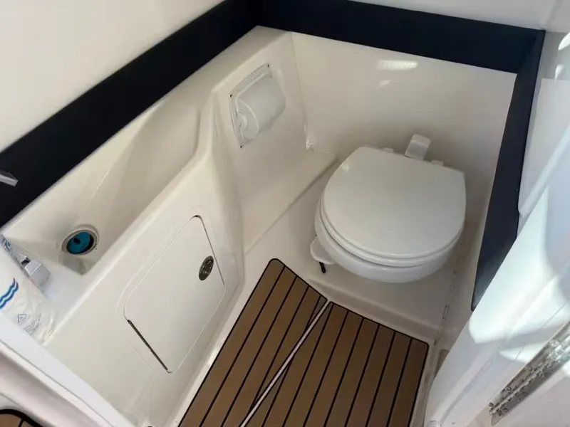 Slide: The Image of Sea Ray SLX 260 Outboard 2023 - 22
