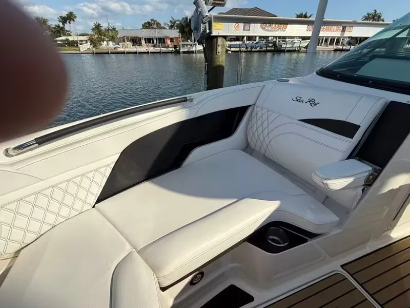 Slide: The Image of Sea Ray SLX 260 Outboard 2023 - 24