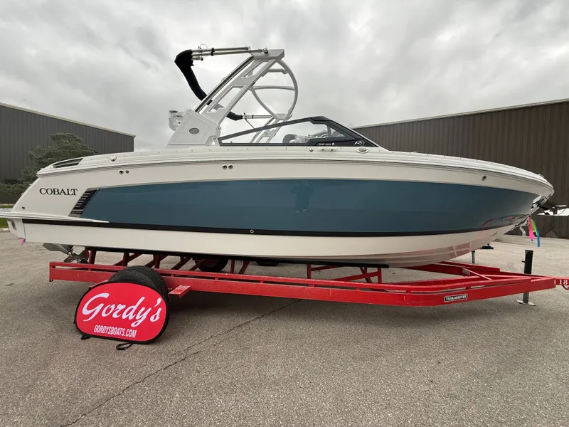 The Image of Cobalt R8 Surf 2026 - 1