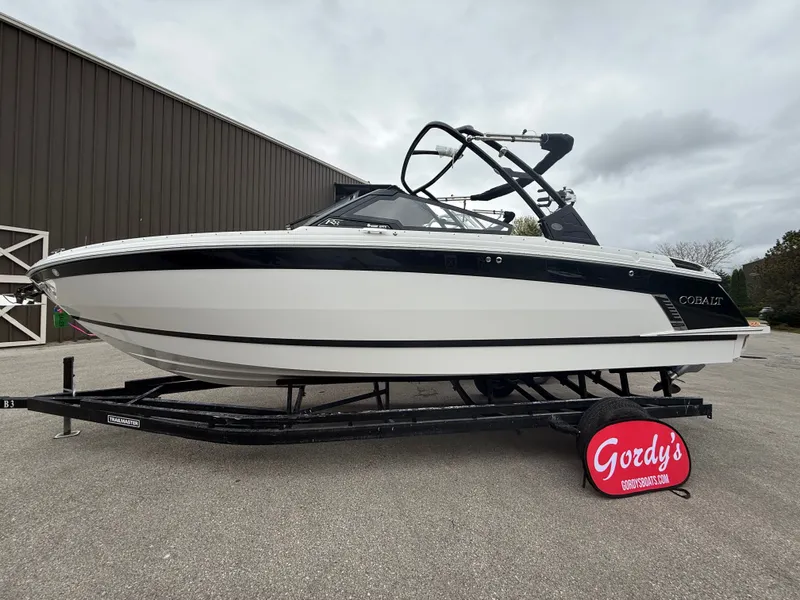 The Image of Cobalt R8 Surf 2026 - 1