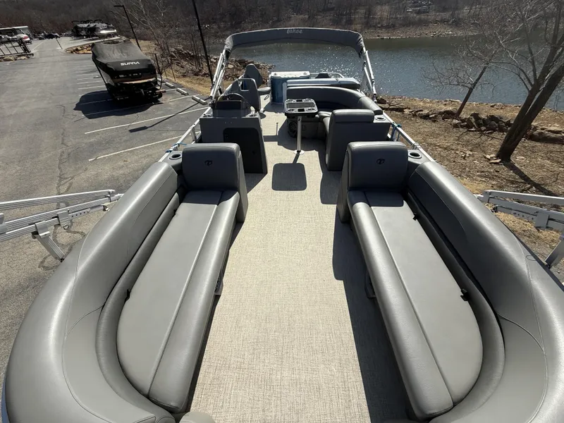 Slide: The Image of Tahoe GT RF2585 2022 - 11