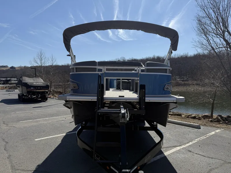 Slide: The Image of Tahoe GT RF2585 2022 - 15