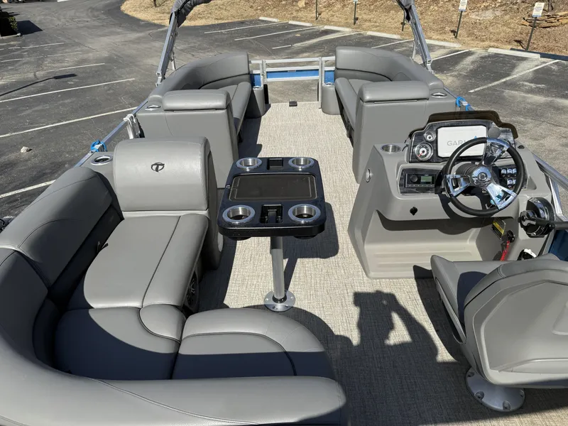 Slide: The Image of Tahoe GT RF2585 2022 - 16