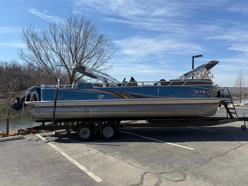 Slide: The Image of Tahoe GT RF2585 2022 - 20