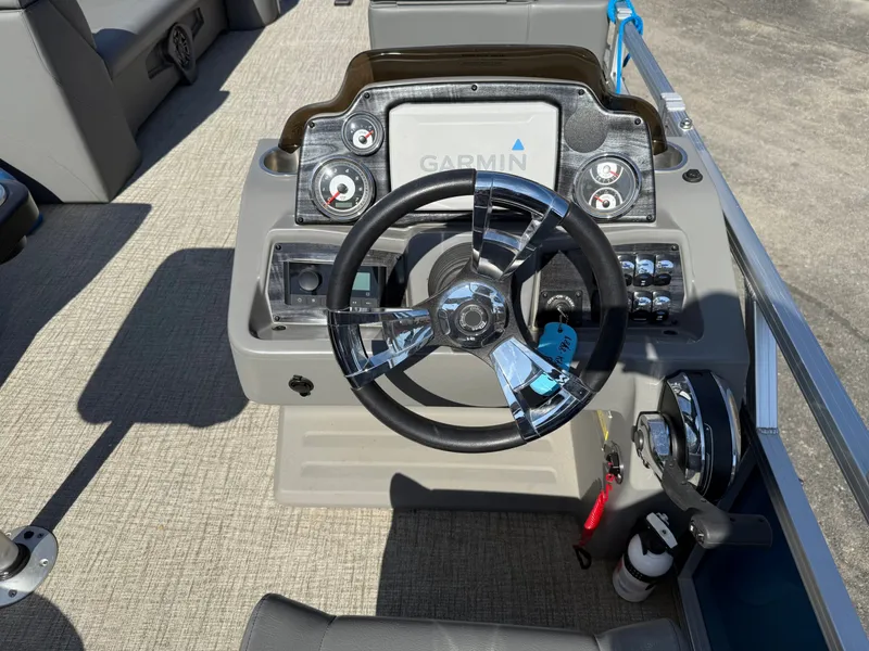 Slide: The Image of Tahoe GT RF2585 2022 - 21