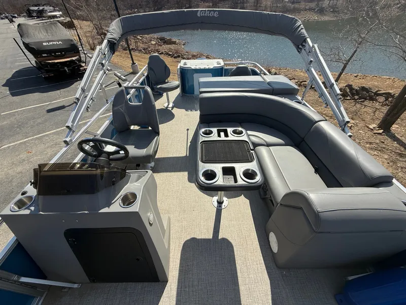 Slide: The Image of Tahoe GT RF2585 2022 - 23