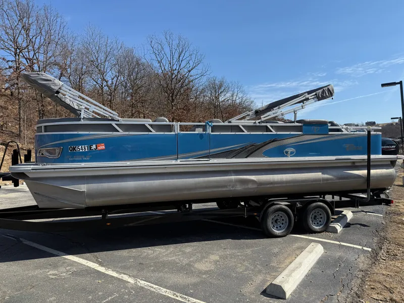 Slide: The Image of Tahoe GT RF2585 2022 - 24