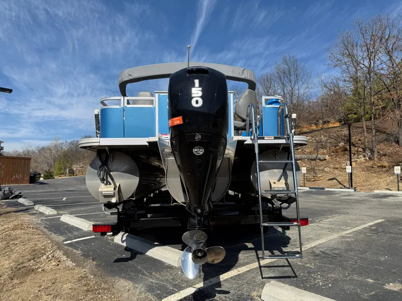Slide: The Image of Tahoe GT RF2585 2022 - 29