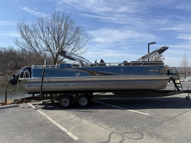 Slide: The Image of Tahoe GT RF2585 2022 - 6