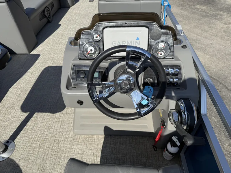 Slide: The Image of Tahoe GT RF2585 2022 - 7