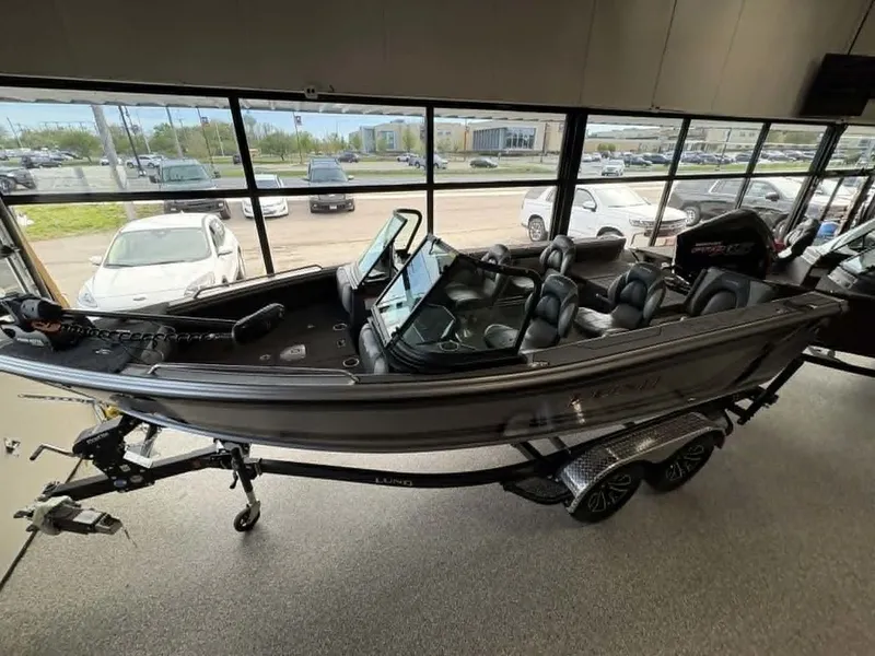 Slide: The Image of 2026 Lund 1875 Tyee Sport boat in showroom. - 4