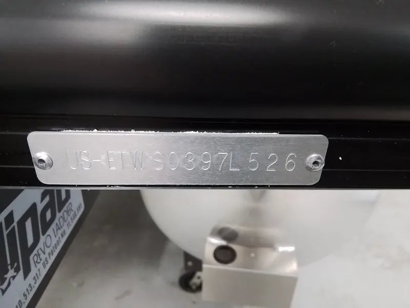 Slide: The Image of Serial number plate of Bennington 25RSRSF boat, year 2026. - 28