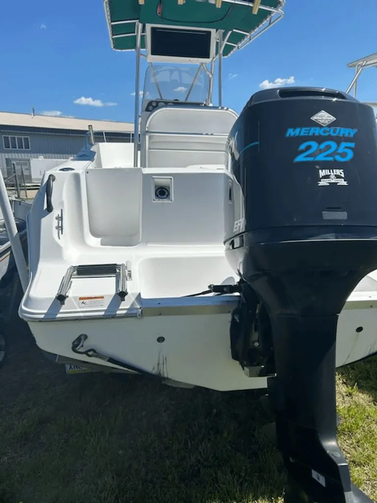 Slide: The Image of Aquasport 235 Osprey 2005 - 14