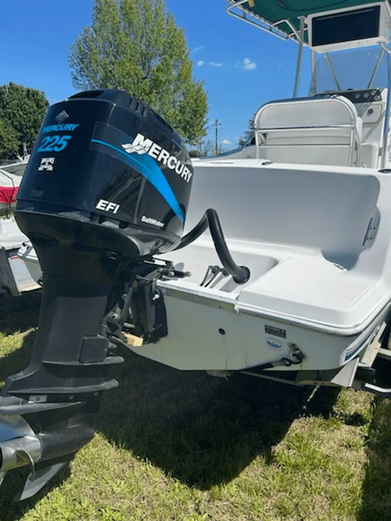 Slide: The Image of Aquasport 235 Osprey 2005 - 15