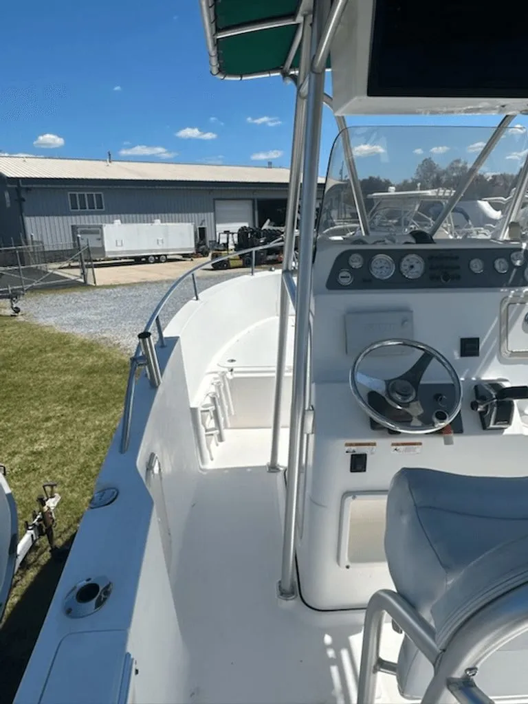 Slide: The Image of Aquasport 235 Osprey 2005 - 3