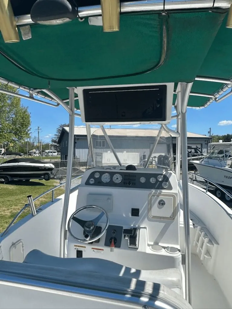Slide: The Image of Aquasport 235 Osprey 2005 - 5