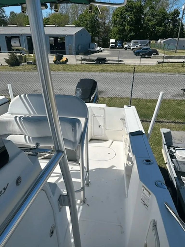 Slide: The Image of Aquasport 235 Osprey 2005 - 7