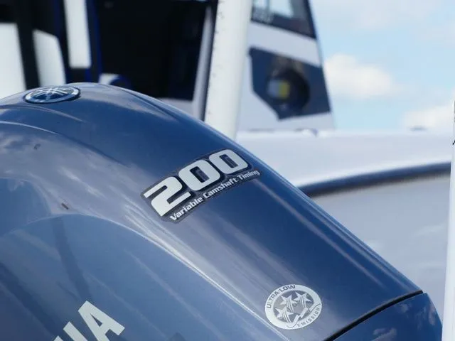 Slide: The Image of Robalo R222 2019 - 10