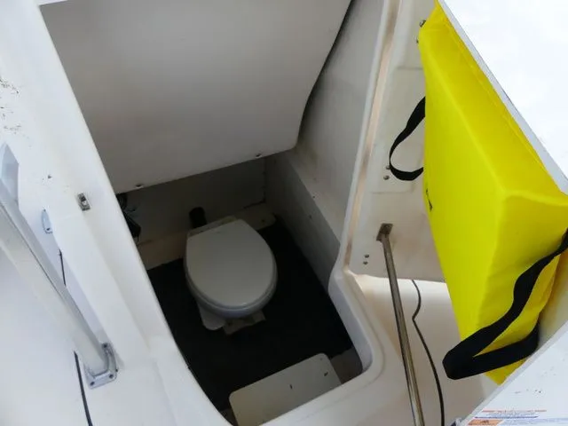 Slide: The Image of Robalo R222 2019 - 13