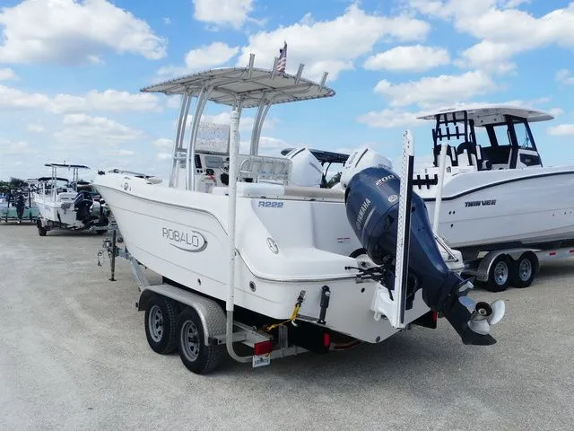 Slide: The Image of Robalo R222 2019 - 6