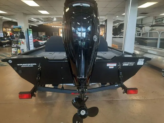 Slide: The Image of Tracker Pro Team 175 TXW 2026 - 17