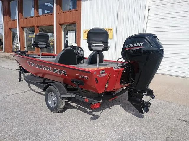 Slide: The Image of Tracker Pro Team 175 TXW 2026 - 5