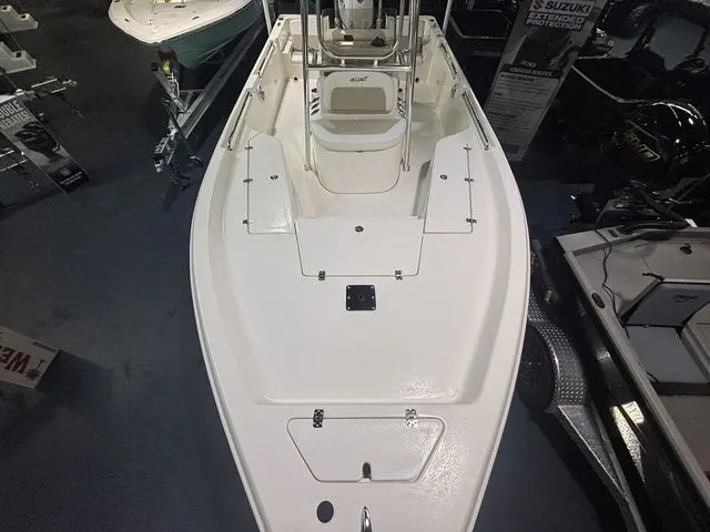 Slide: The Image of Bulls Bay 2200 XS 2026 - 10