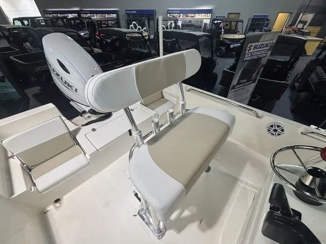 Slide: The Image of Bulls Bay 2200 XS 2026 - 17