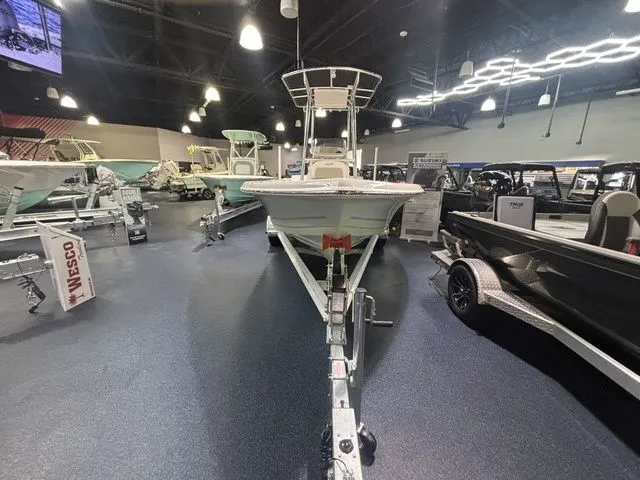 Slide: The Image of Bulls Bay 2200 XS 2026 - 4