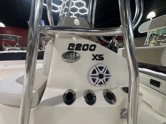 Slide: The Image of Bulls Bay 2200 XS 2026 - 7