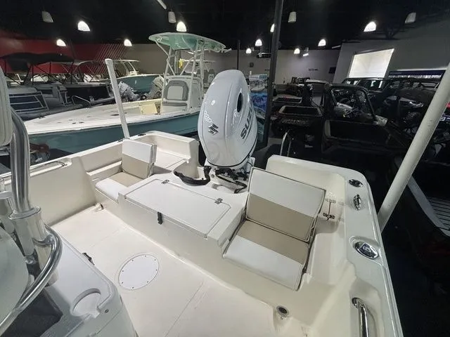 Slide: The Image of Bulls Bay 2200 XS 2026 - 8