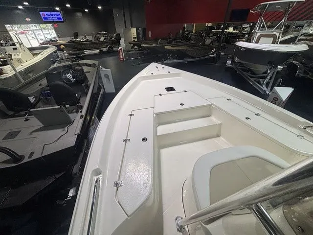 Slide: The Image of Bulls Bay 2200 XS 2026 - 9