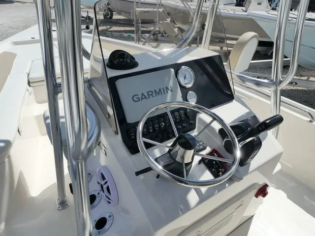 Slide: The Image of Bulls Bay 2200 XS 2026 - 10