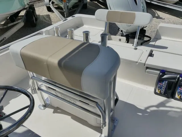 Slide: The Image of Bulls Bay 2200 XS 2026 - 11