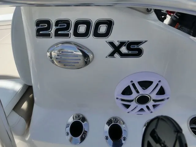 Slide: The Image of Bulls Bay 2200 XS 2026 - 12