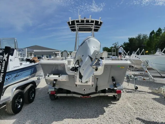 Slide: The Image of Bulls Bay 2200 XS 2026 - 4